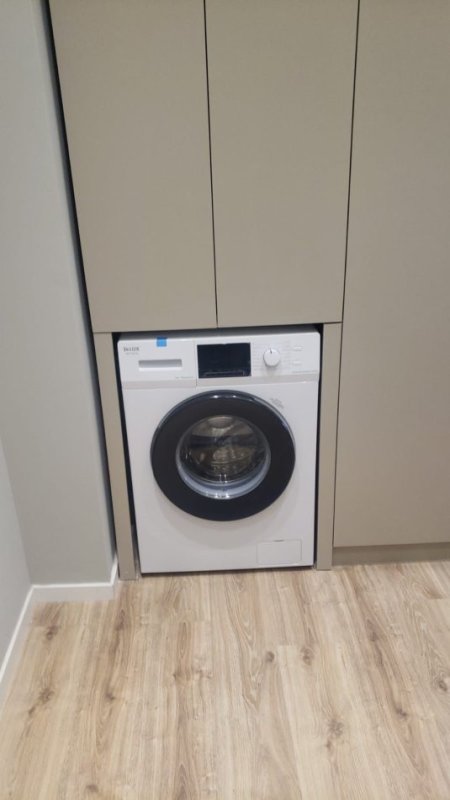 Tirane, jepet me qera apartament 1+1 Kati 4. 550 € (Kupola)