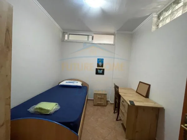 Tirane, jepet me qera apartament 3+1 Kati 5, 840 € (Komuna e Parisit, Kompleksi Kika)