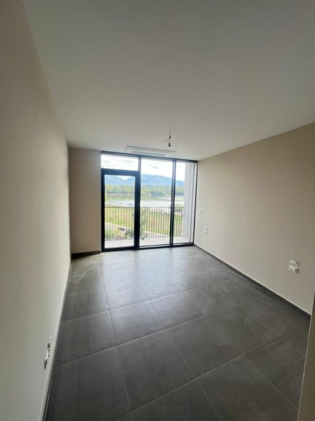 Tirane, jepet me qera zyre Kati 3, 130 m² 2.000 € (Lake View Residence)