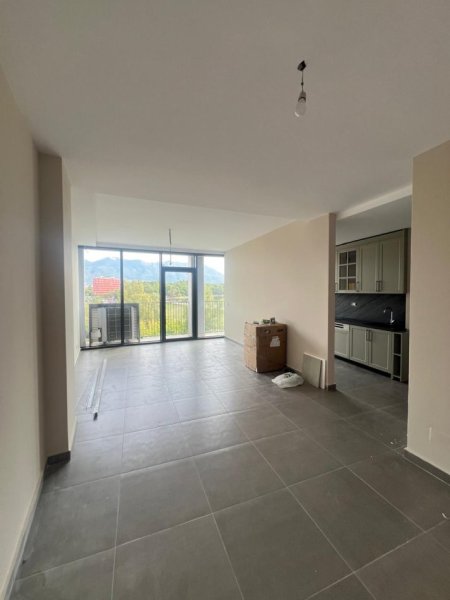 Tirane, jepet me qera zyre Kati 3, 130 m² 2.000 € (Lake View Residence)