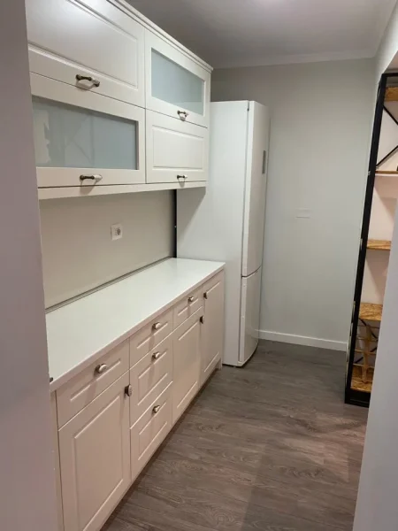 Tirane, jap me qera apartament 2+1 Kati 2, 80 m² 550 € (Rruga Xhamfizo Keko)