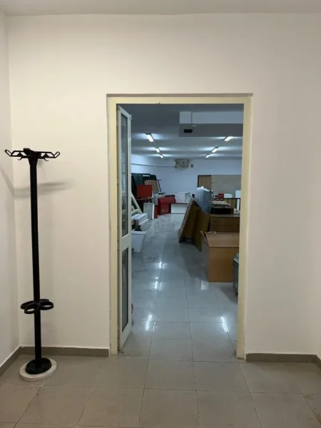 Tirane, jepet me qera ambjent biznesi , 250 m² 1.000 € (Kodra e Diellit)