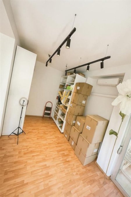 Tirane, jepet me qera zyre Kati 3, 70 m² 800 € (BLLOK)