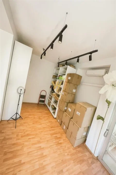 Tirane, jepet me qera zyre Kati 3, 70 m² 800 € (BLLOK)