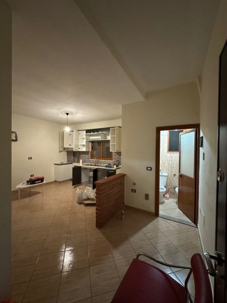 Tirane, jepet me qera apartament 1+1 Kati 2, 70 m² 300 € (siri kodra)