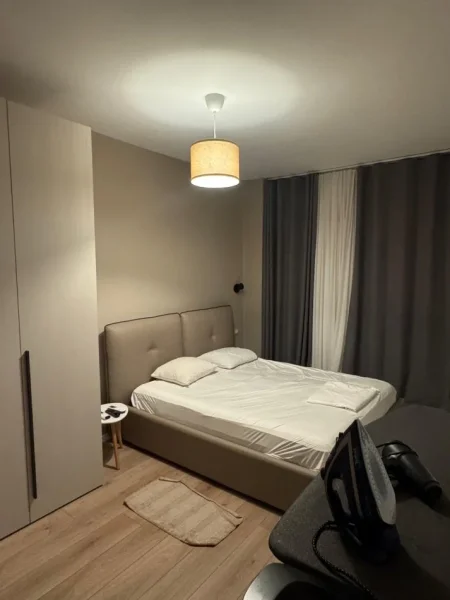 Tirane, jepet me qera apartament 2+1+Ballkon Kati 4, 93 m² 500 € (Univers City 2+1+Post Parkimi Mobilim Bashkekohor)