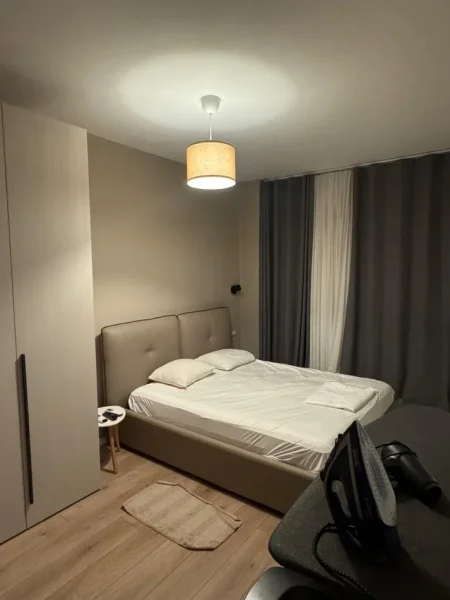 Tirane, jepet me qera apartament 2+1+Ballkon Kati 4, 93 m² 500 € (Univers City 2+1+Post Parkimi Mobilim Bashkekohor)