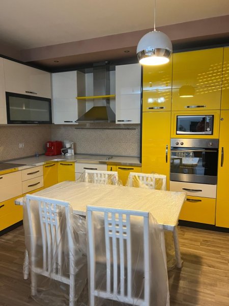 Jepet me Qera Ap 1+1 ne Qender  tek Piazza  , Tirane , 550 €uro