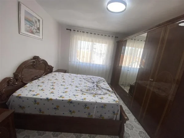 Tirane, jepet me qera apartament 2+1 Kati 4, 75 m² 600 € (ISH RESTORANT DURRESI)