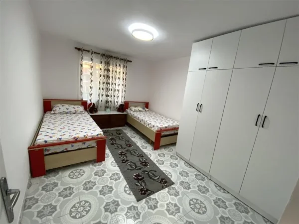 Tirane, jepet me qera apartament 2+1 Kati 4, 75 m² 600 € (ISH RESTORANT DURRESI)