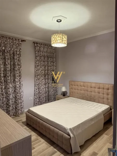 Tirane, jepet me qera apartament 1+1+Ballkon Kati 6, 65 m² 650 € (PAZARI I RI)