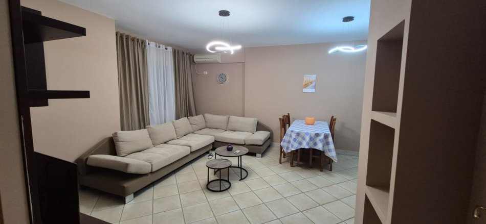 Tirane, jepet me qera apartament 2+1 Kati 5, 630 € 