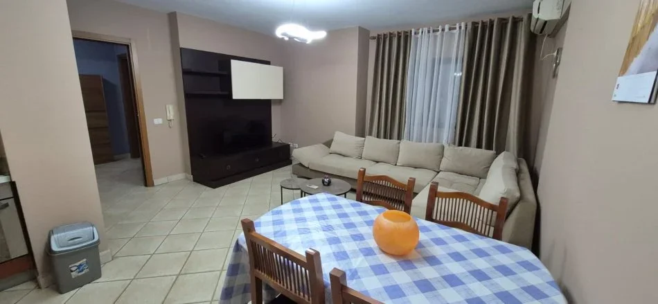 Tirane, jepet me qera apartament 2+1 Kati 5, 630 € 