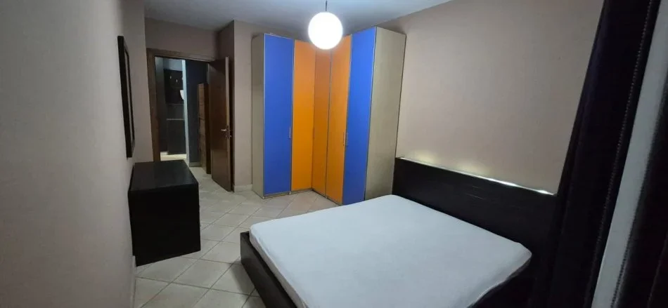 Tirane, jepet me qera apartament 2+1 Kati 5, 630 € 