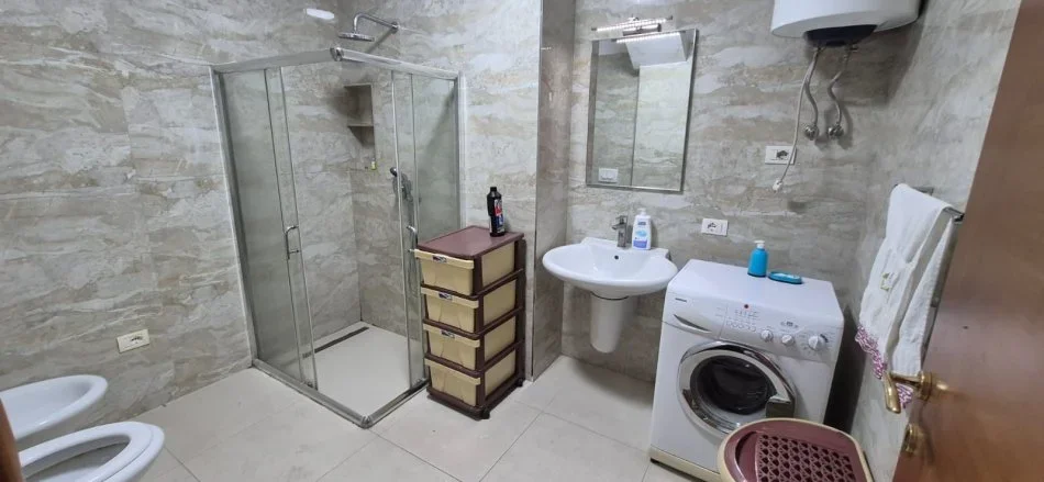 Tirane, jepet me qera apartament 2+1 Kati 5, 630 € 