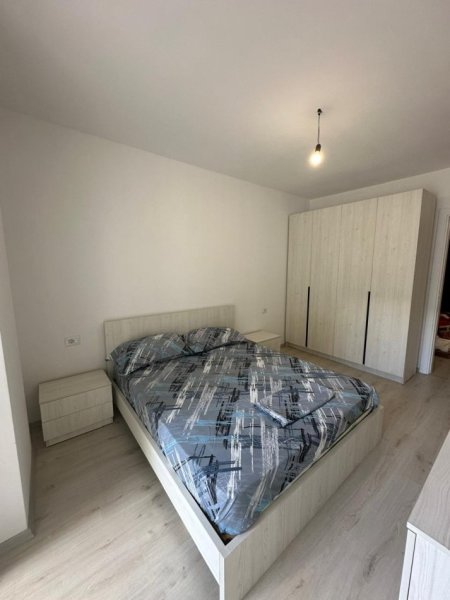 Tirane, jepet me qera apartament 1+1 Kati 1, 350 € (Kombinat)