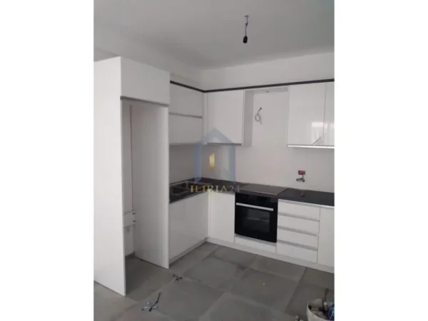 Tirane, shitet apartament 2+1+Ballkon Kati 4, 84 m² 106.000 € (Univers City QTU)