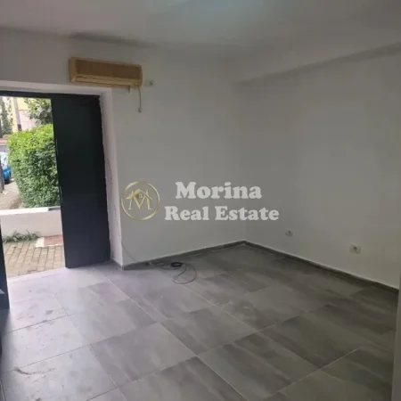 Tirane, jepet me qera ambjent biznesi Kati 0, 30 m² 450 € (Rruga Fortuzi)