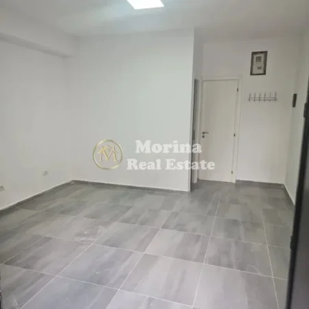 Tirane, jepet me qera ambjent biznesi Kati 0, 30 m² 450 € (Rruga Fortuzi)