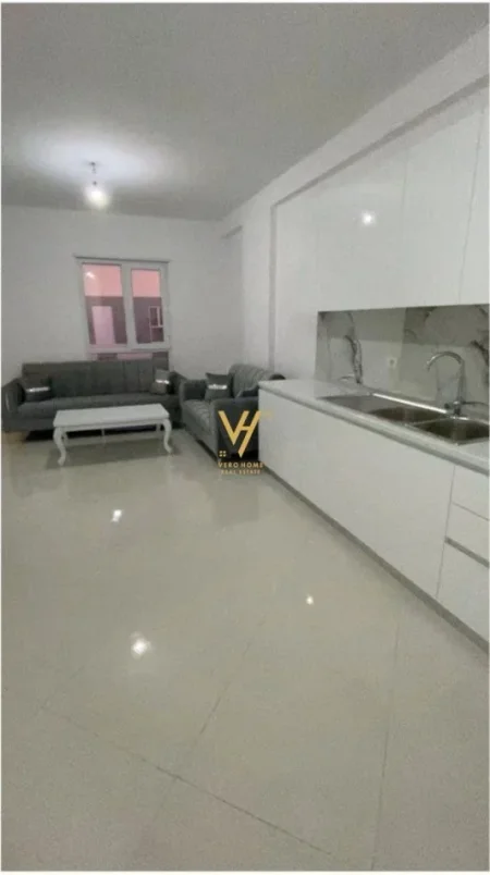 Tirane, jepet me qera apartament 2+1+Ballkon Kati 7, 98 m² 500 € (UNIVERS CITY)