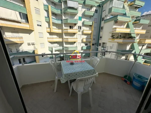 Vlore, jepet me qera apartament 1+1+Ballkon Kati 5, 70 m² 250 € (Rruga murat Tërbaçi)