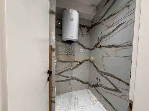 Tirane, jepet me qera ambjent biznesi Kati 3, 104 m² 900 € (Rruga Mine Peza)