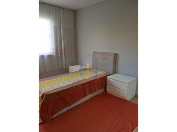 Tirane, jap me qera apartament 2+1+Ballkon Kati 4, 85 m² 450 € (Kinostudio Xhamia Xhura)
