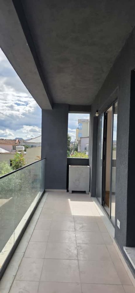 Tirane, jepet me qera apartament 3+1+Ballkon Kati 3, 135 m² 450 € (5 maji)