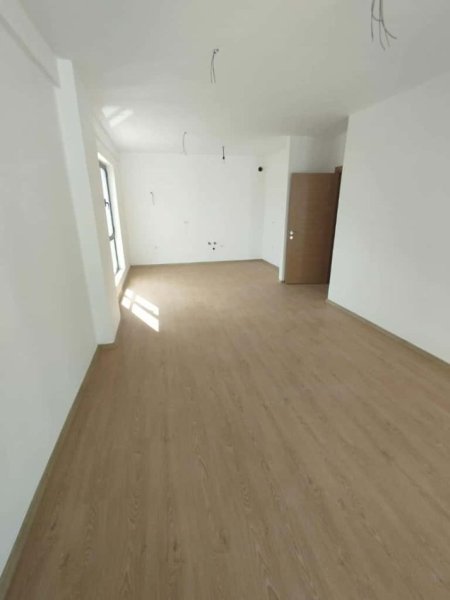Tirane, jepet me qera apartament 3+1+Ballkon Kati 3, 135 m² 450 € (5 maji)