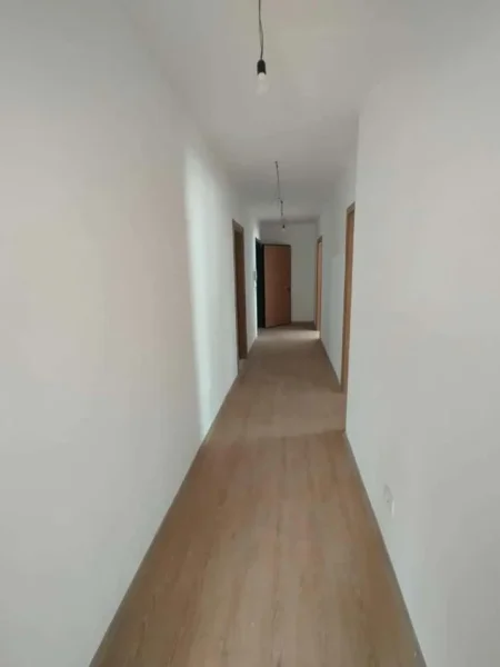 Tirane, jepet me qera apartament 3+1+Ballkon Kati 3, 135 m² 450 € (5 maji)