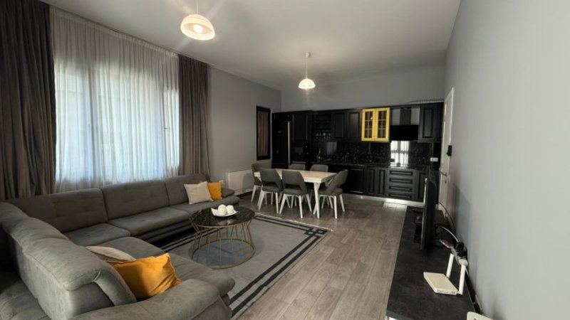 Tirane, jepet me qera 3+1 Kati 5, 120 m² 1.200 € (Square 21)