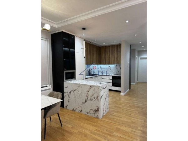 Tirane, jepet me qera apartament 3+1+Ballkon Kati 5, 133 m² 1.300 € (Don Bosko)