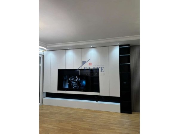 Tirane, jepet me qera apartament 3+1+Ballkon Kati 5, 133 m² 1.300 € (Don Bosko)