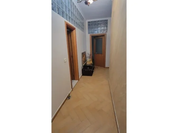 Vlore, shitet apartament 3+1 Kati 6, 134 m² 250.000 € (BULEVARDI ISMAIL QEMALI)