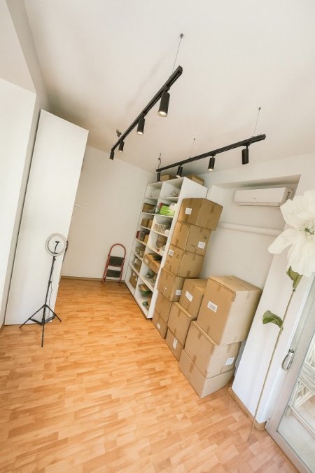 Tirane, jepet me qera ambjent biznesi Kati 3, 70 m² 800 € (blloku)
