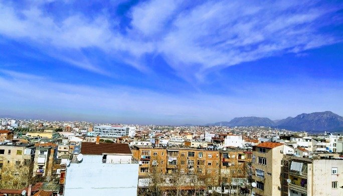 Tirane, jepet me qera garsonier 1+1 Kati 2, 35 m² 550 € (Siri Kodra)