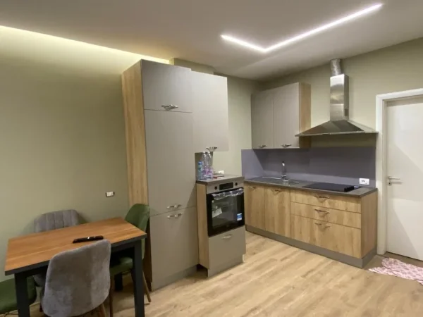 Tirane, jap me qera apartament 2+1 Kati 2, 70 m² 390 € (kompleksi tom doshi)