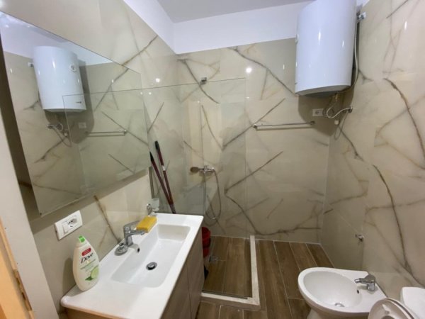 Tirane, jap me qera apartament 2+1 Kati 2, 70 m² 390 € (kompleksi tom doshi)