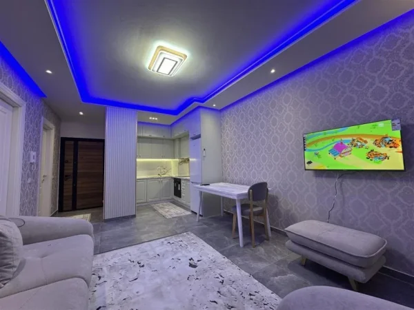 Tirane, jepet me qera apartament 1+1+Ballkon Kati 8, 70 m² 500 € (UNIVERS CITY)