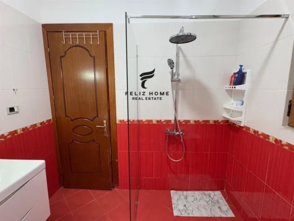 Tirane, jepet me qera apartament 2+1 Kati 2, 130 m² 600 € (SAUK)