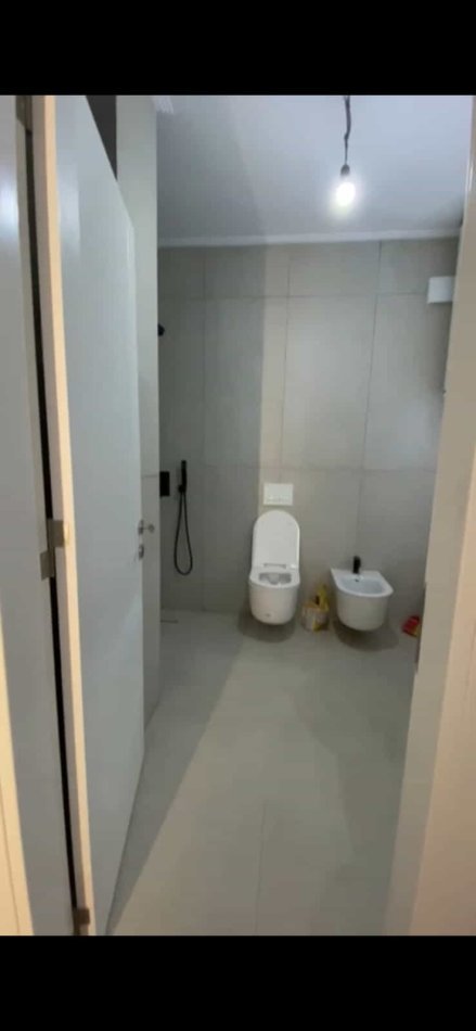 Tirane, jepet me qera zyre Kati 4, 90 m² 550 € (bulevaridi i ri)