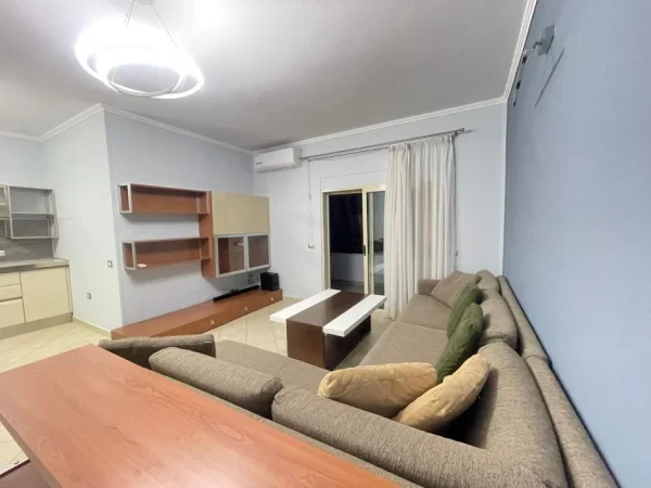 Tirane, jepet me qera apartament 2+1 Kati 3, 100 m² 600 € (Tek Harry Fultz.)