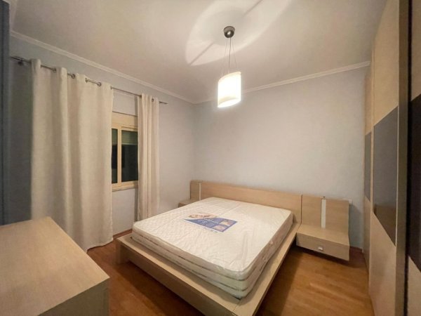 Tirane, jepet me qera apartament 2+1 Kati 3, 100 m² 600 € (Tek Harry Fultz.)