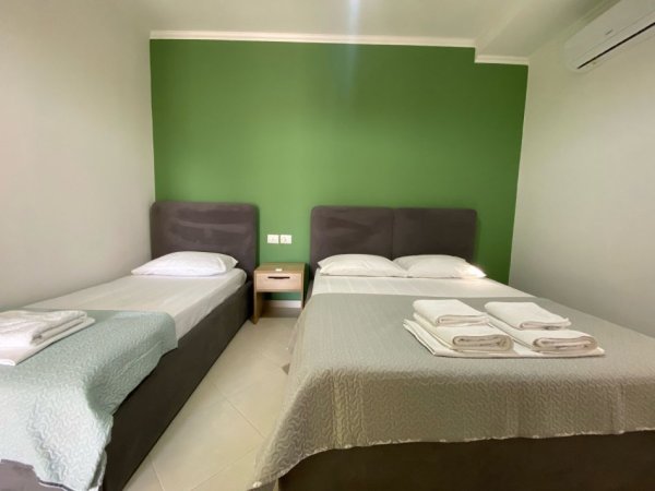 Jepet me qera 1+1 me ballkon te madhe ne katin e 10 ke ish kombinati i peshkut