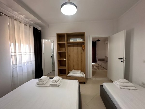 Jepet me qera 1+1 me ballkon te madhe ne katin e 10 ke ish kombinati i peshkut