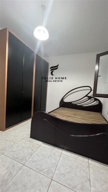 Tirane, jepet me qera apartament 2+1 , 130 m² 500 € (KOMBINAT)