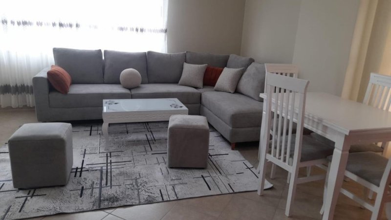 Tirane, jepet me qera apartament 2+1 Kati 4, 104 m² 550 € (astir)
