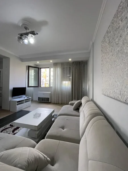 Tirane, shitet apartament 3+1 Kati 3, 124 m² 299.000 € (Rruga Him Kolli, prane rruges se Kavajes)