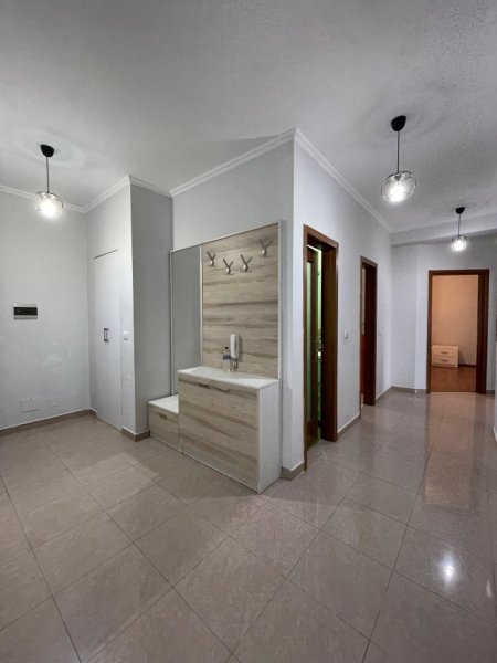 Tirane, shitet apartament 3+1 Kati 3, 124 m² 299.000 € (Rruga Him Kolli, prane rruges se Kavajes)