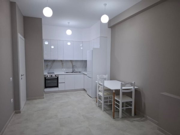 Tirane, jepet me qera apartament 1+1 Kati 6, 60 m² 600 € (YZBERISHT)
